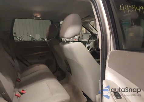 2005 Jeep Grand Cherokee Laredo z USA, uszkodzony, nr VIN 1J4GR48K35C558894